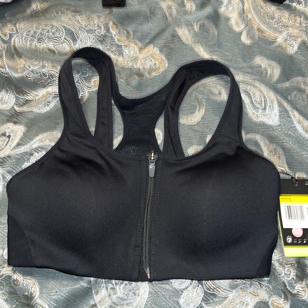 Nike Shape
Women's High-Support Padded Zip-Front Sports Bra